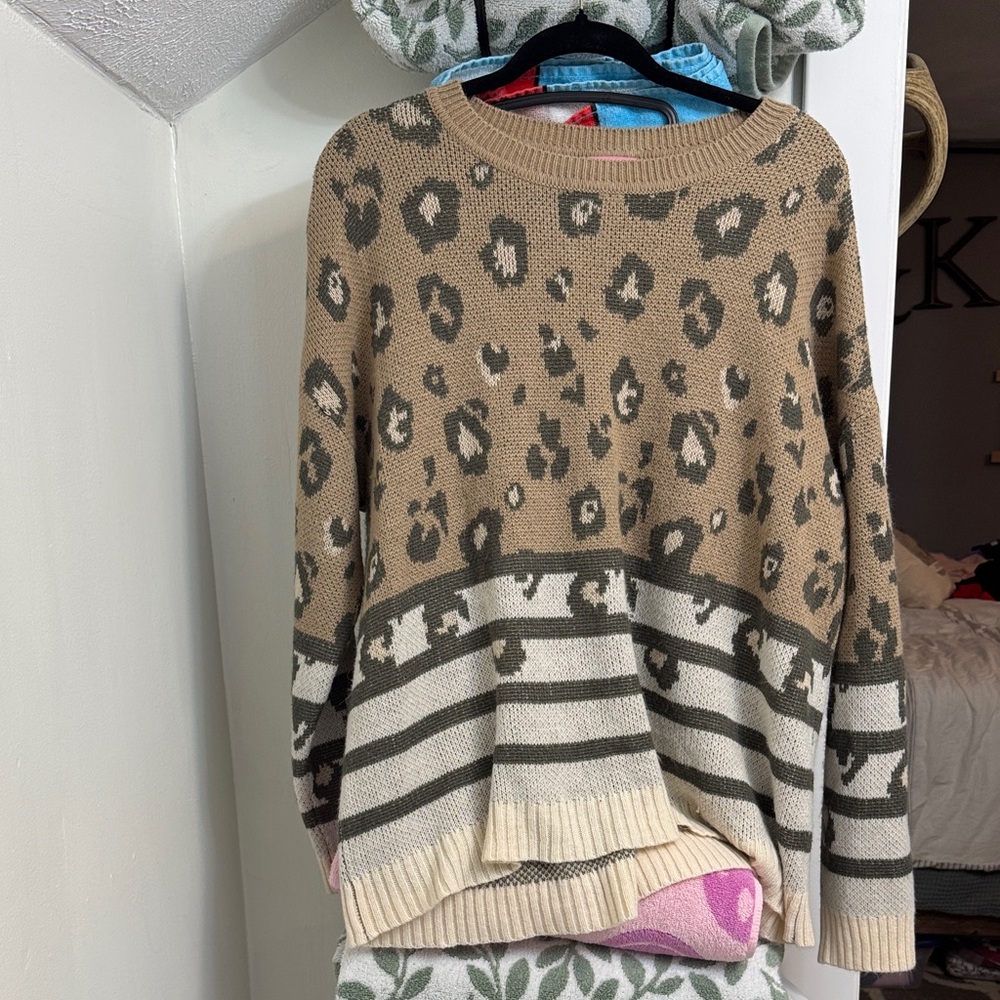 ANDREE BY UNIT Leopard Patterned Sweater in Tan and Cream